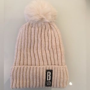 NWT PomPom Beanie hat